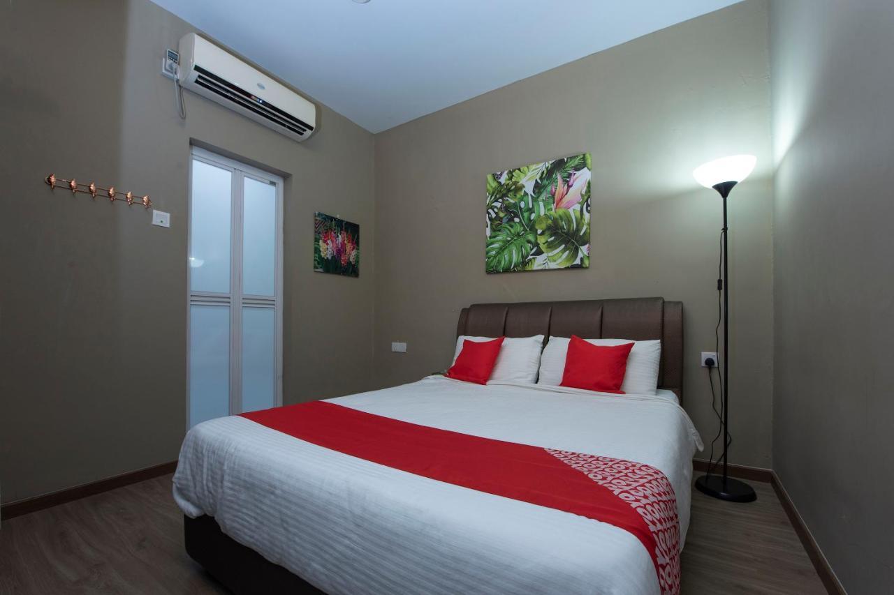 Oyo 90231 Hotel By The Park Plt جوهر بهرو المظهر الخارجي الصورة