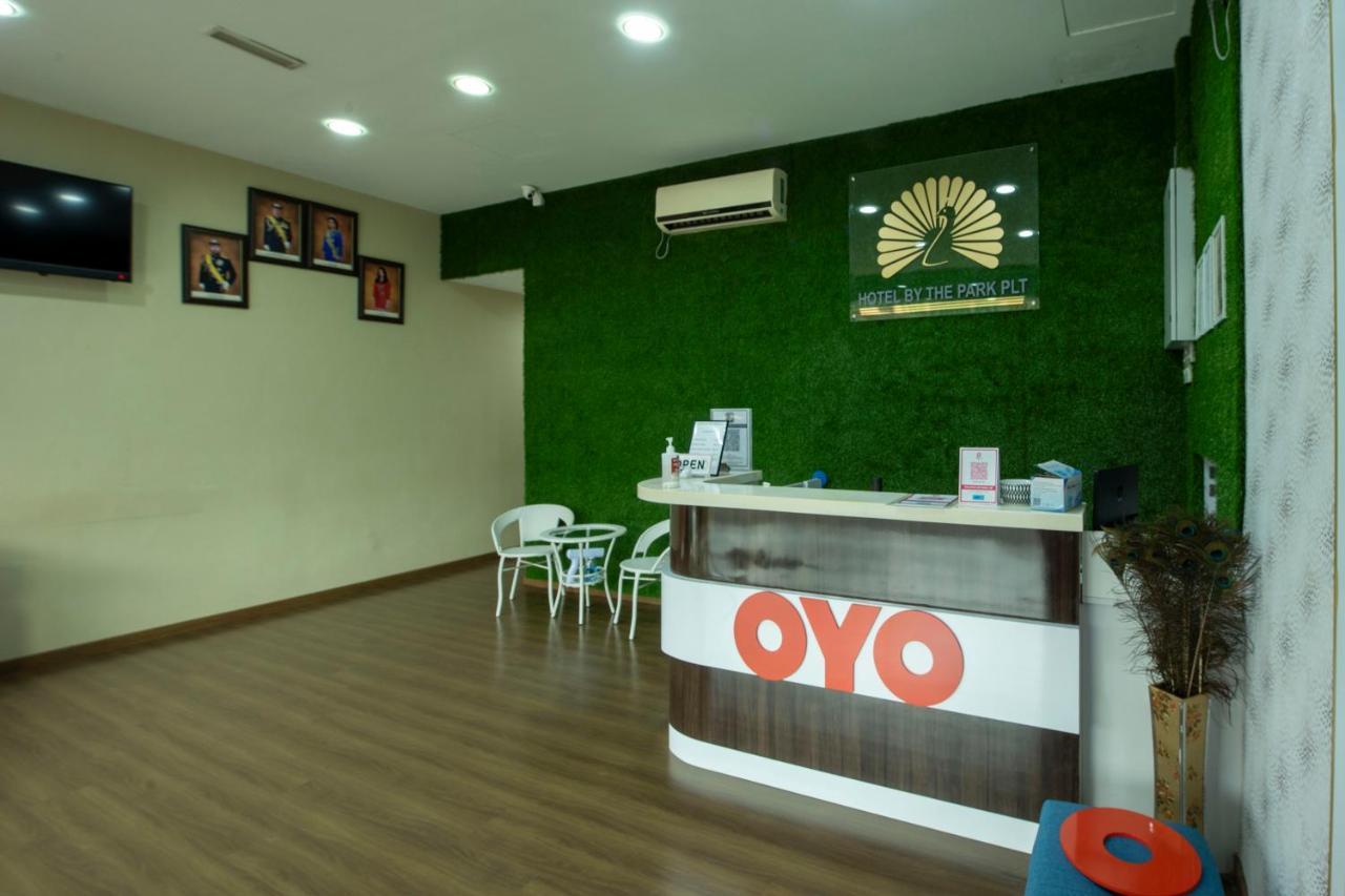 Oyo 90231 Hotel By The Park Plt جوهر بهرو المظهر الخارجي الصورة