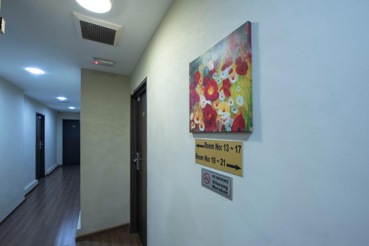 Oyo 90231 Hotel By The Park Plt جوهر بهرو المظهر الخارجي الصورة