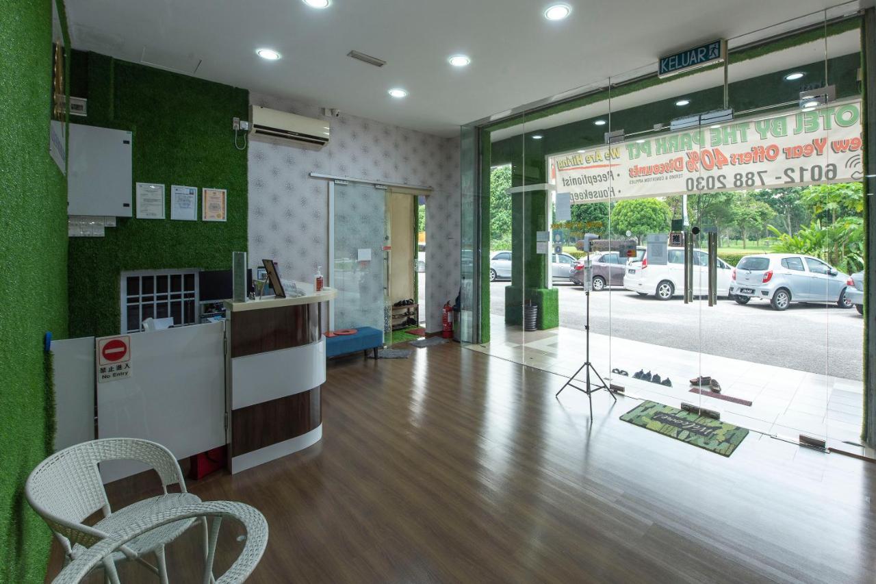 Oyo 90231 Hotel By The Park Plt جوهر بهرو المظهر الخارجي الصورة