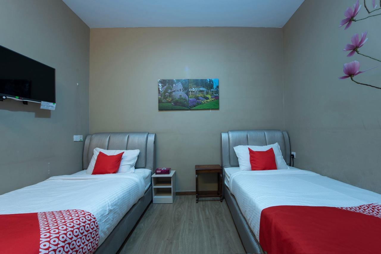 Oyo 90231 Hotel By The Park Plt جوهر بهرو المظهر الخارجي الصورة