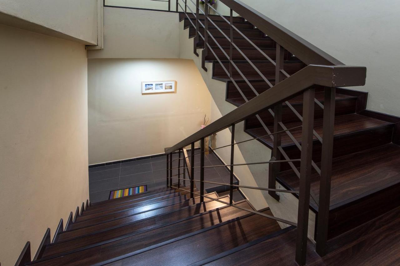 Oyo 90231 Hotel By The Park Plt جوهر بهرو المظهر الخارجي الصورة
