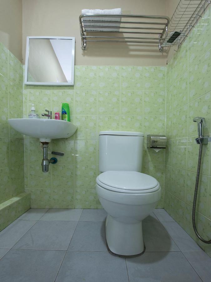 Oyo 90231 Hotel By The Park Plt جوهر بهرو المظهر الخارجي الصورة