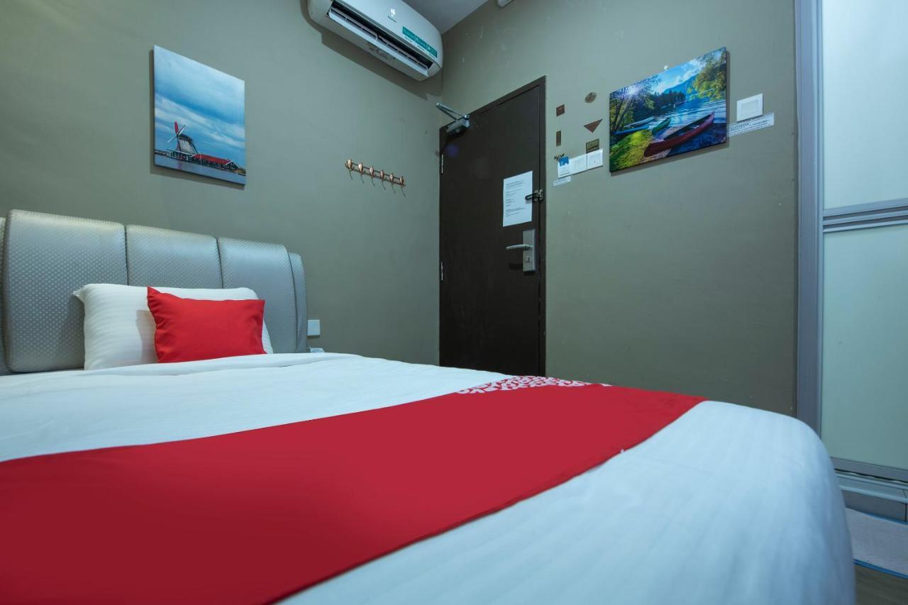Oyo 90231 Hotel By The Park Plt جوهر بهرو المظهر الخارجي الصورة