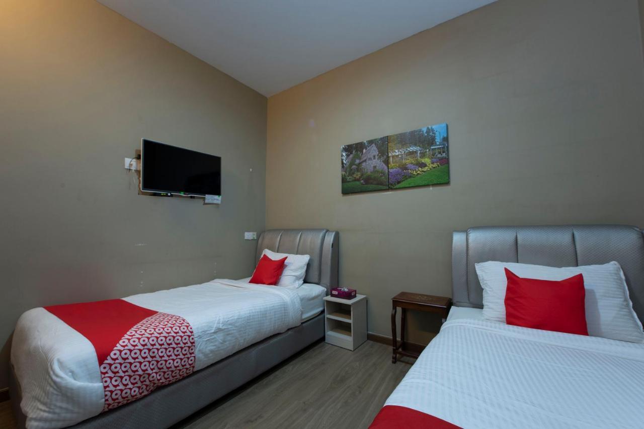 Oyo 90231 Hotel By The Park Plt جوهر بهرو المظهر الخارجي الصورة
