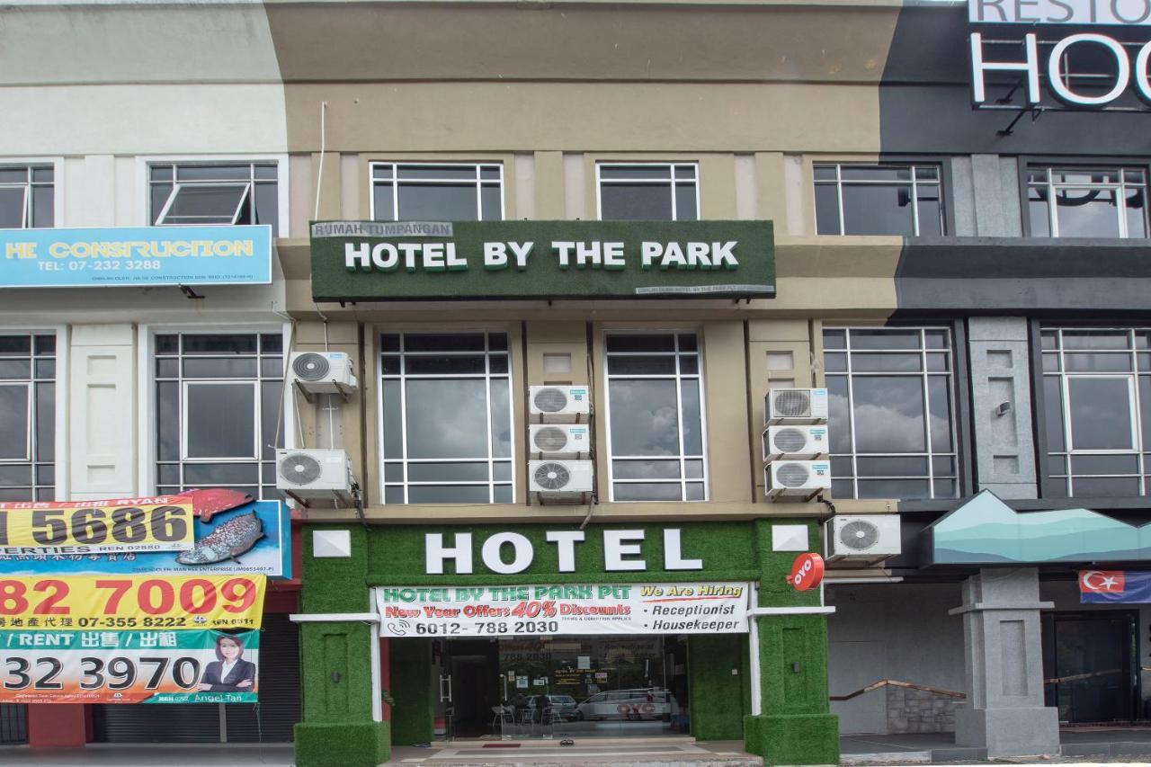 Oyo 90231 Hotel By The Park Plt جوهر بهرو المظهر الخارجي الصورة