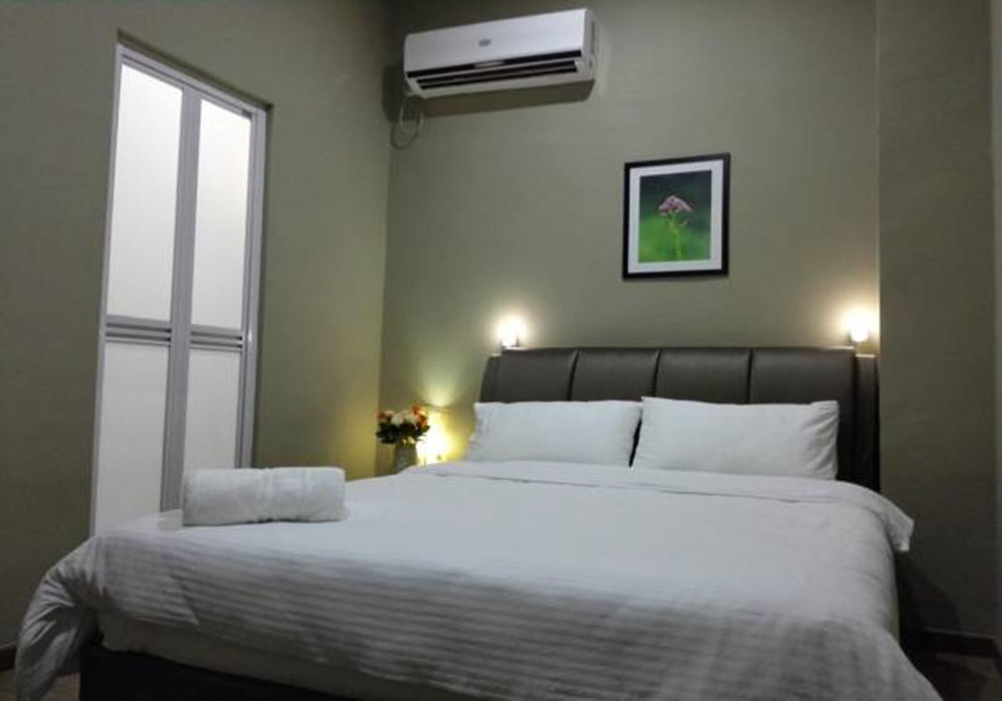 Oyo 90231 Hotel By The Park Plt جوهر بهرو المظهر الخارجي الصورة